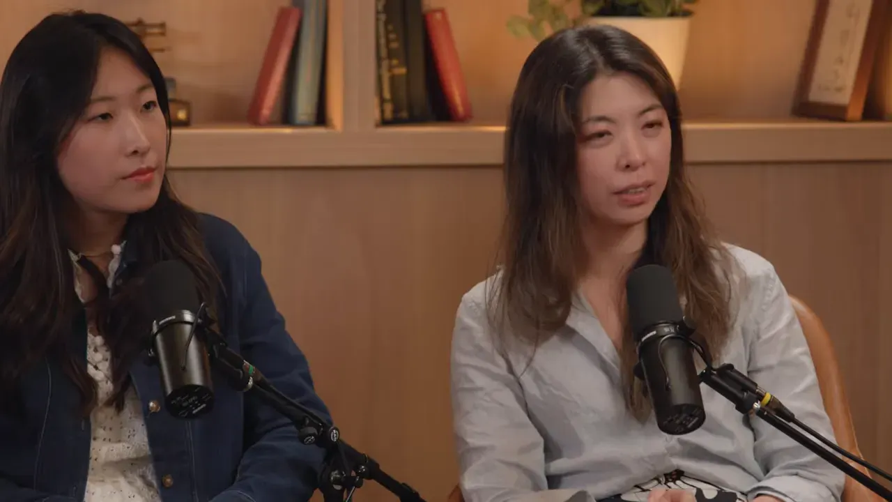 ผู้ร่วมสนทนาในพอดแคสต์กำลังอธิบายการสร้างความเชื่อมั่นต่อ AI ใน Life Sciences