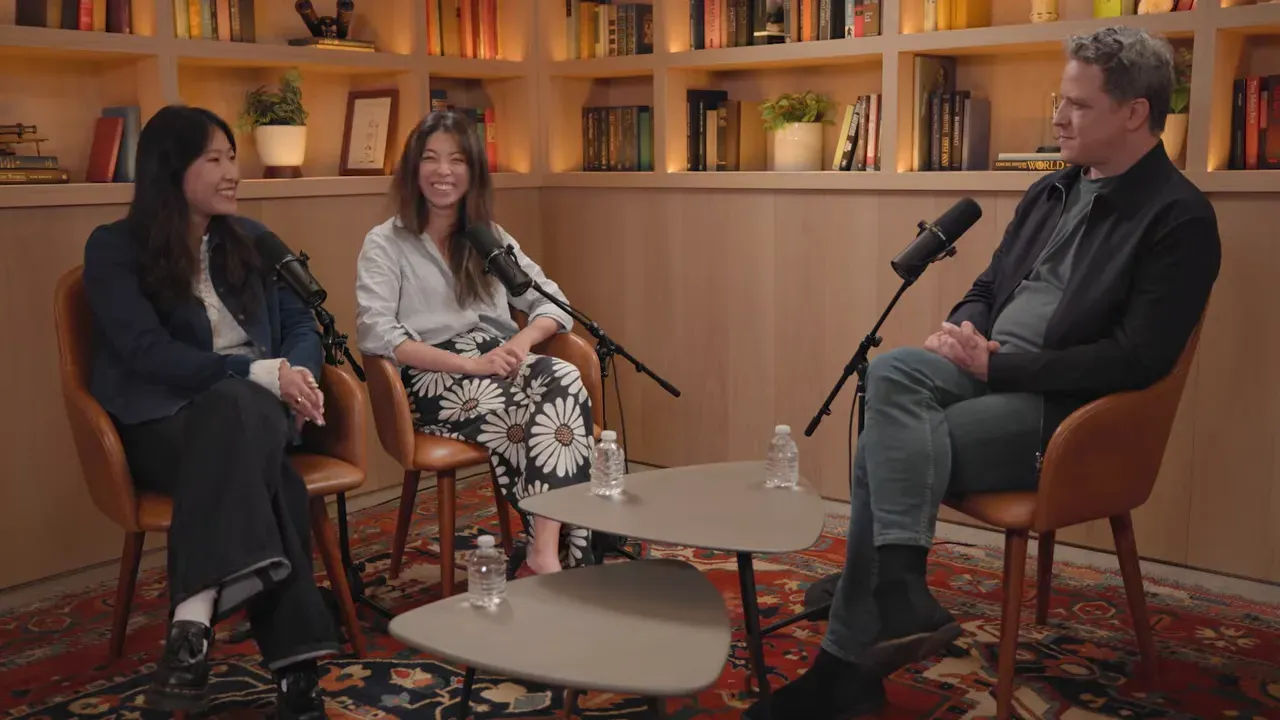 ภาพบรรยากาศการสัมภาษณ์ในสตูดิโอ พูดคุยเรื่องกรณีศึกษา AI สำหรับงานวิจัย Life Sciences