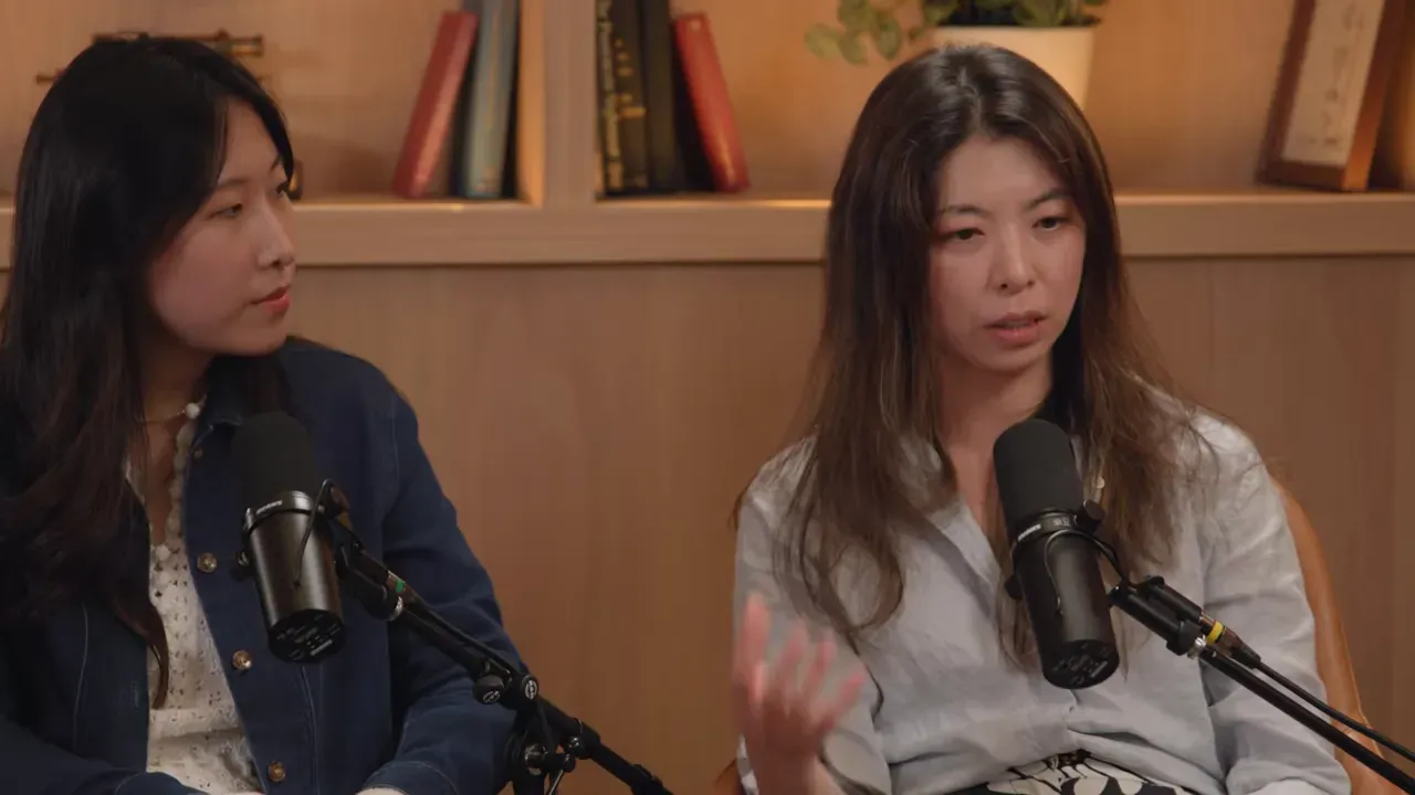 ผู้ร่วมสนทนาในพอดแคสต์กำลังอธิบายการประเมินโมเดลสำหรับ Life Sciences ด้วยหลายระดับของการทดสอบ